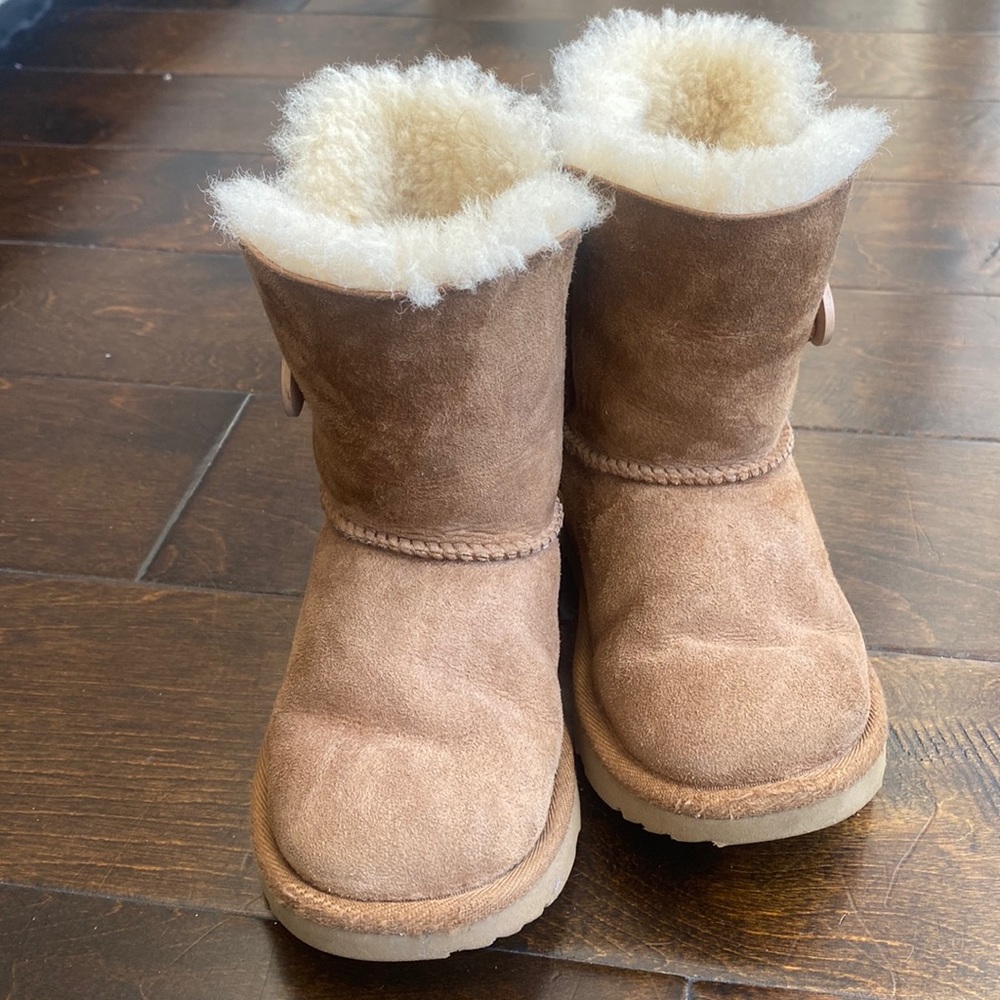 UGG Bailey Button ll Boot Toddler 11 Chestnut